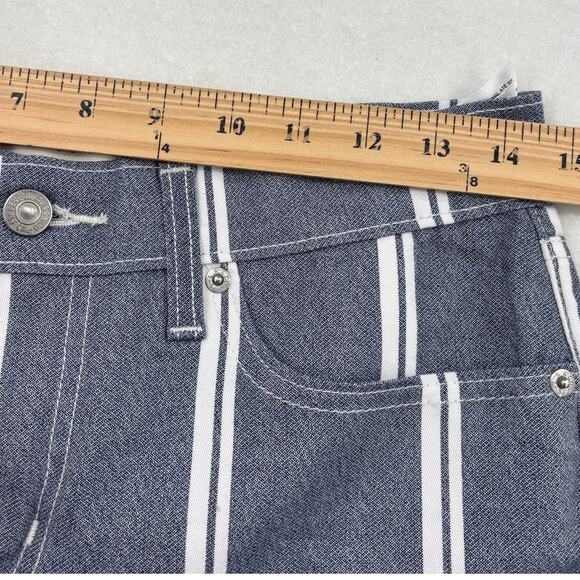 Levi Shorts Womens Size 28 Blue White Stripe Mid Length Pockets Cuffed Stretch - Picture 7 of 10